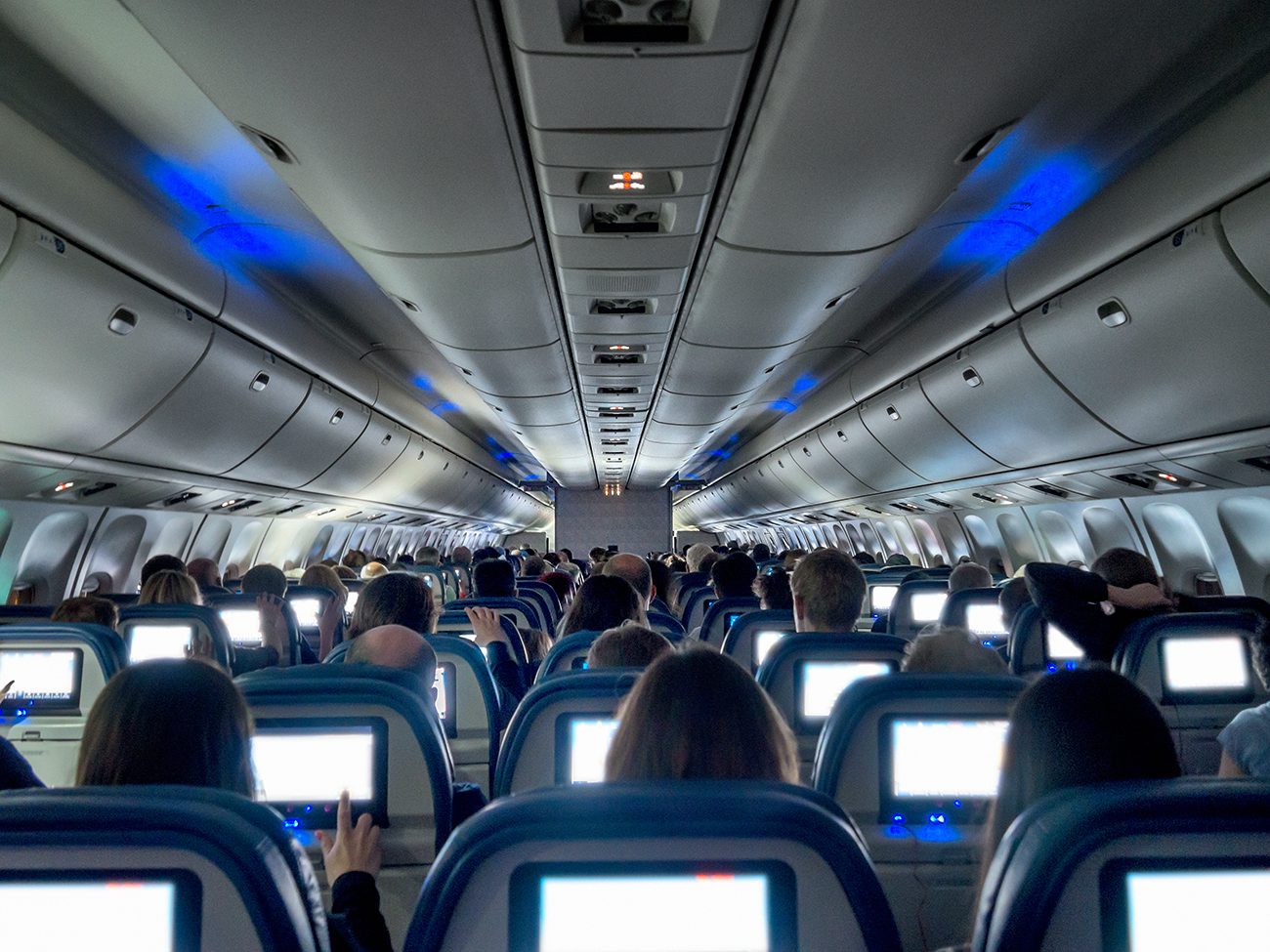 aeroplane cabin full of passengers Aerotoxic syndrome